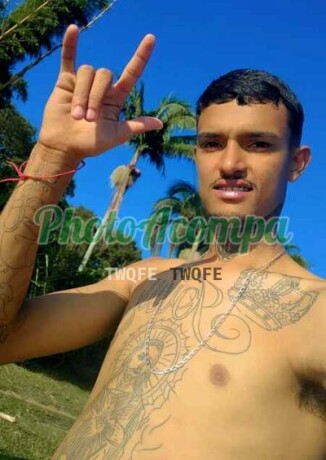 gabriel-moreno-tatuado-faz-de-tudo-gosto-de-chupar-uma-buceta-big-1