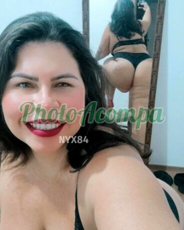 juliana-linha-bbw-toda-natural-de-pele-branca-e-olhos-verdes-big-1