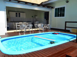 Casa de temporada em Praia dos Ingleses, Florianópolis Santa Catarina. Casa com piscina para 10 pessoas, 3 dormitórios com ar condicionado - Cód 9002