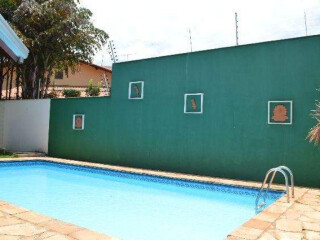 Casa de temporada em centro, Palmas Tocantins. Casa com 6 quartos, 3 banheiros e acomodacões para até 30 pessoas.