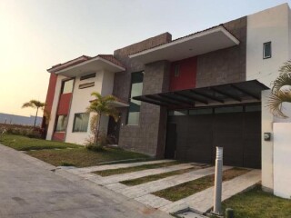 Lujosa residencia estilo californiano en fraccionamiento en Tepic | Clasf deportes-y-nautica