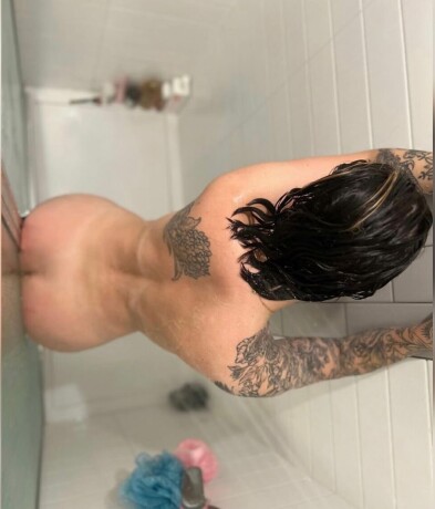 im-sexy-naughty-available-for-hookup-hmu-bookin-big-2